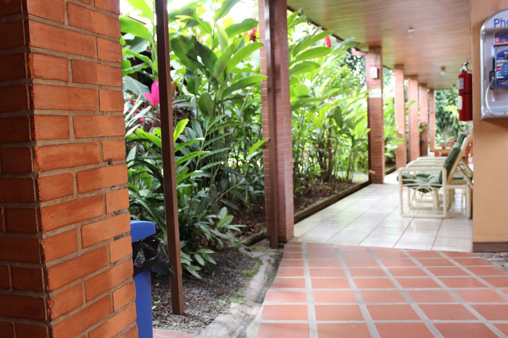 Hotel Millenium Río Segundo Exterior foto